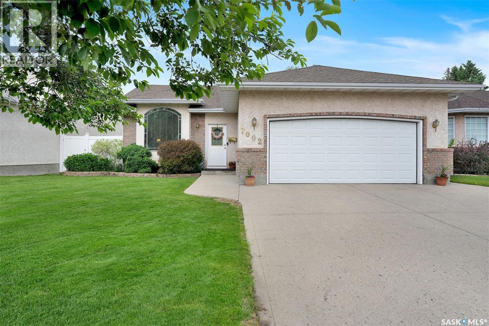 7002 Maple Wood CRESCENT