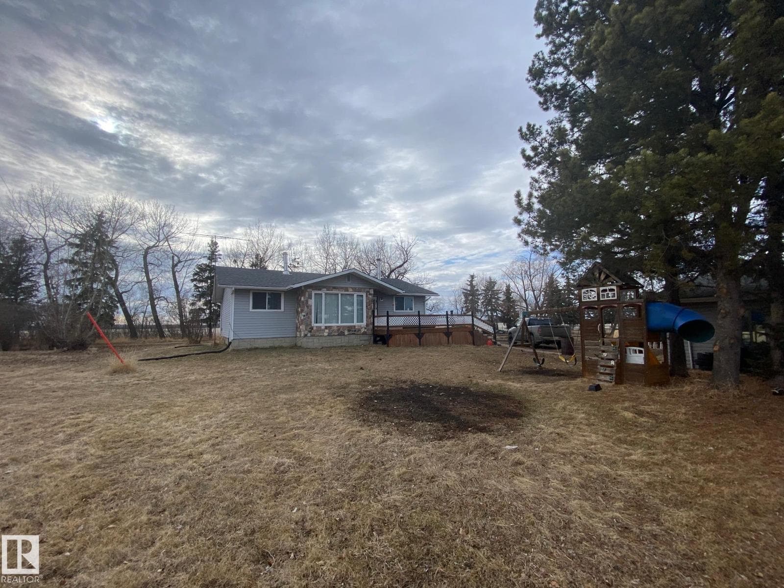 242028 TWP ROAD 452 — photo 4