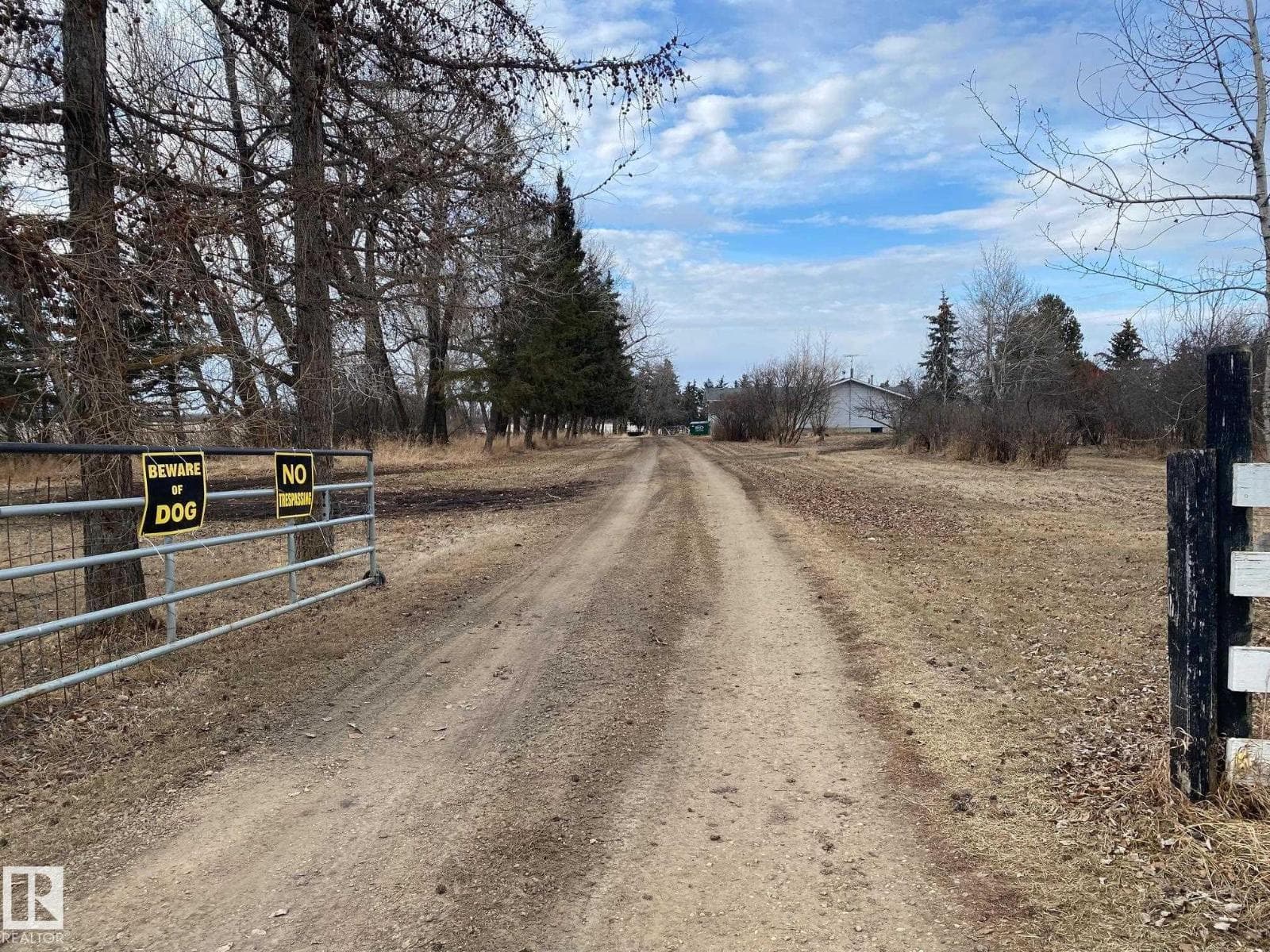 242028 TWP ROAD 452 — photo 3
