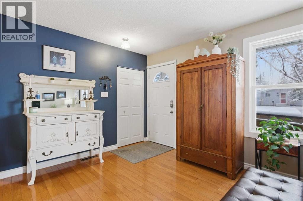 527 Athlone Road SE — photo 3