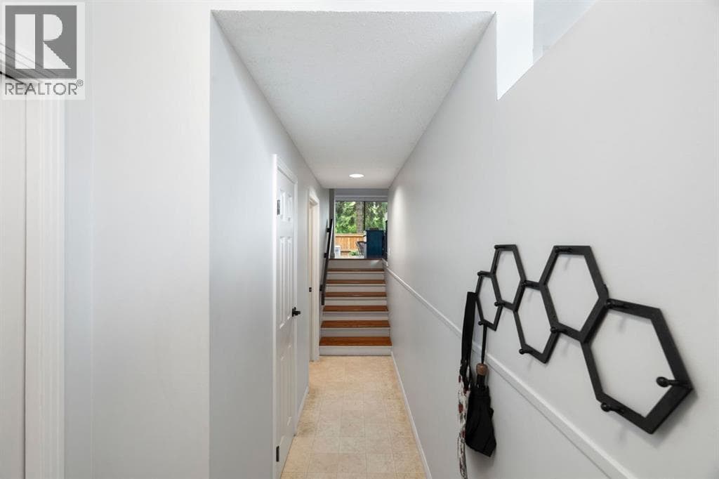 11, 3302 50 Street NW — photo 3