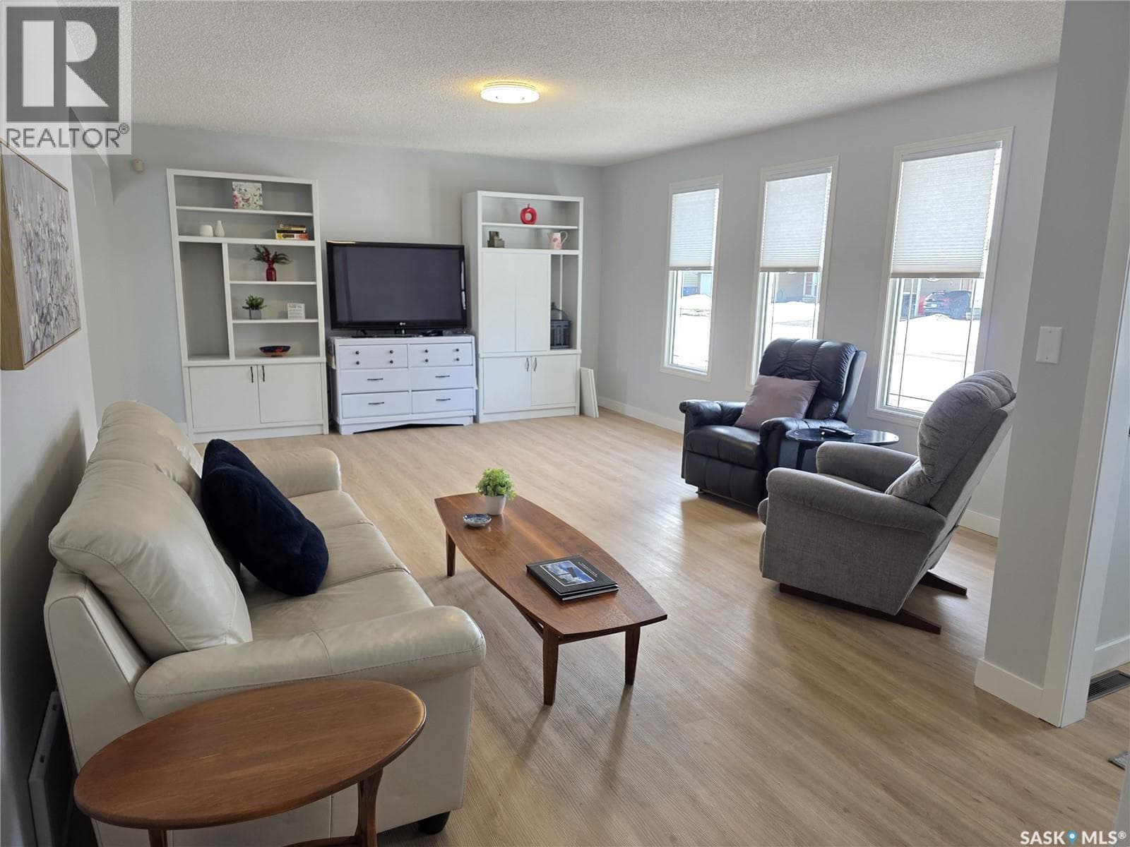 403 Thomson STREET — photo 2