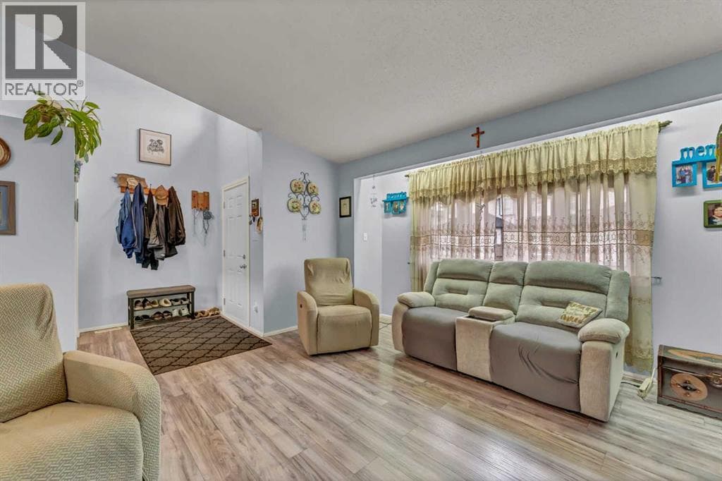 2121 Hull Way NE — photo 4
