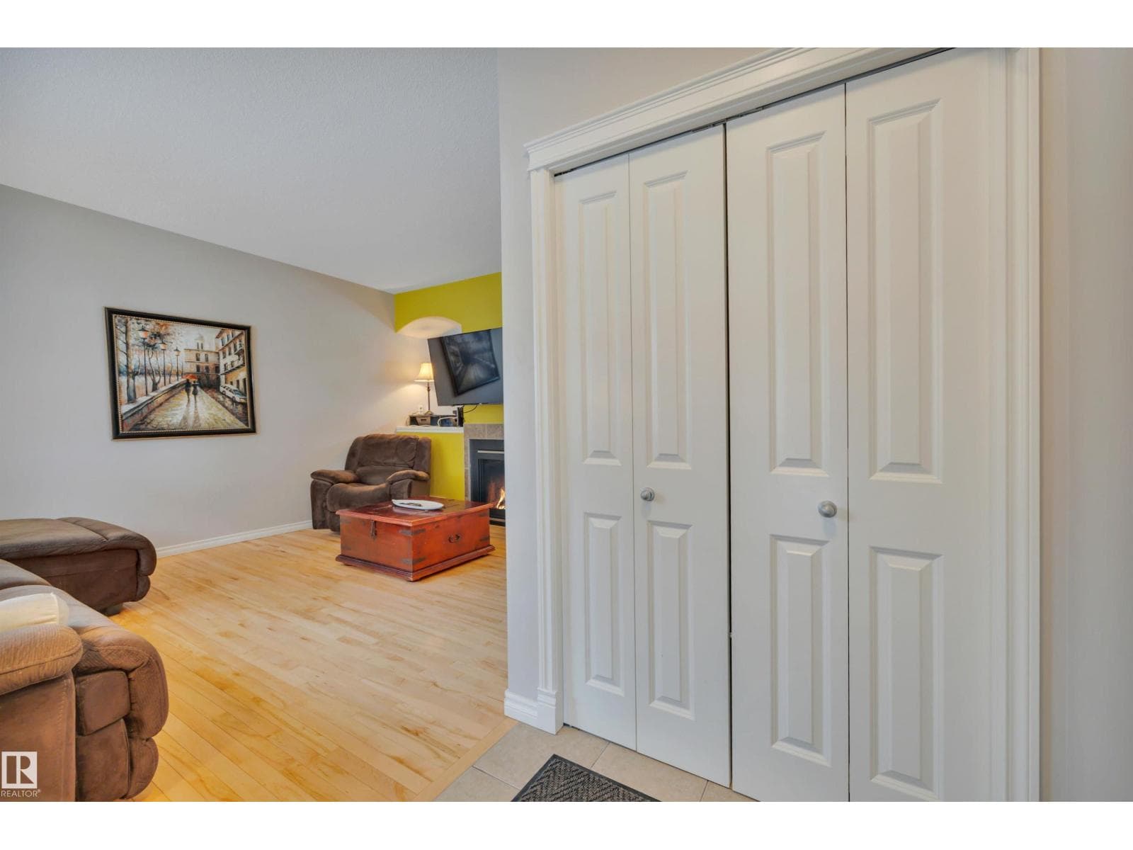 9555 73 AV NW — photo 3