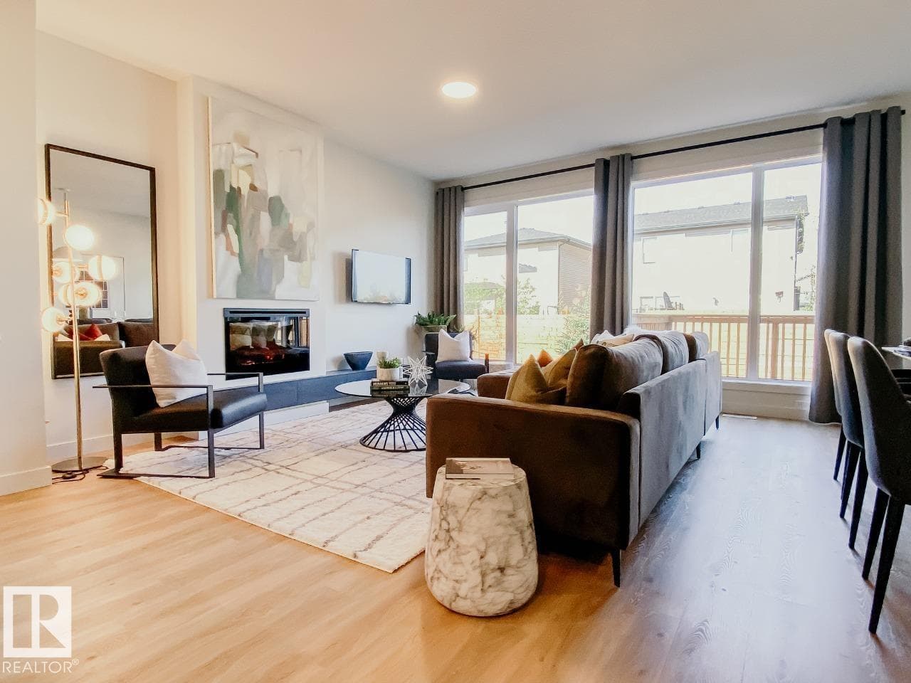 304 33 ST SW — photo 3