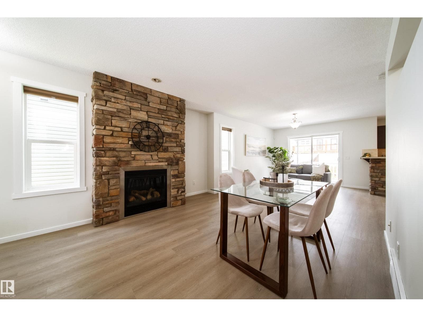 405 SIMMONDS WY — photo 2