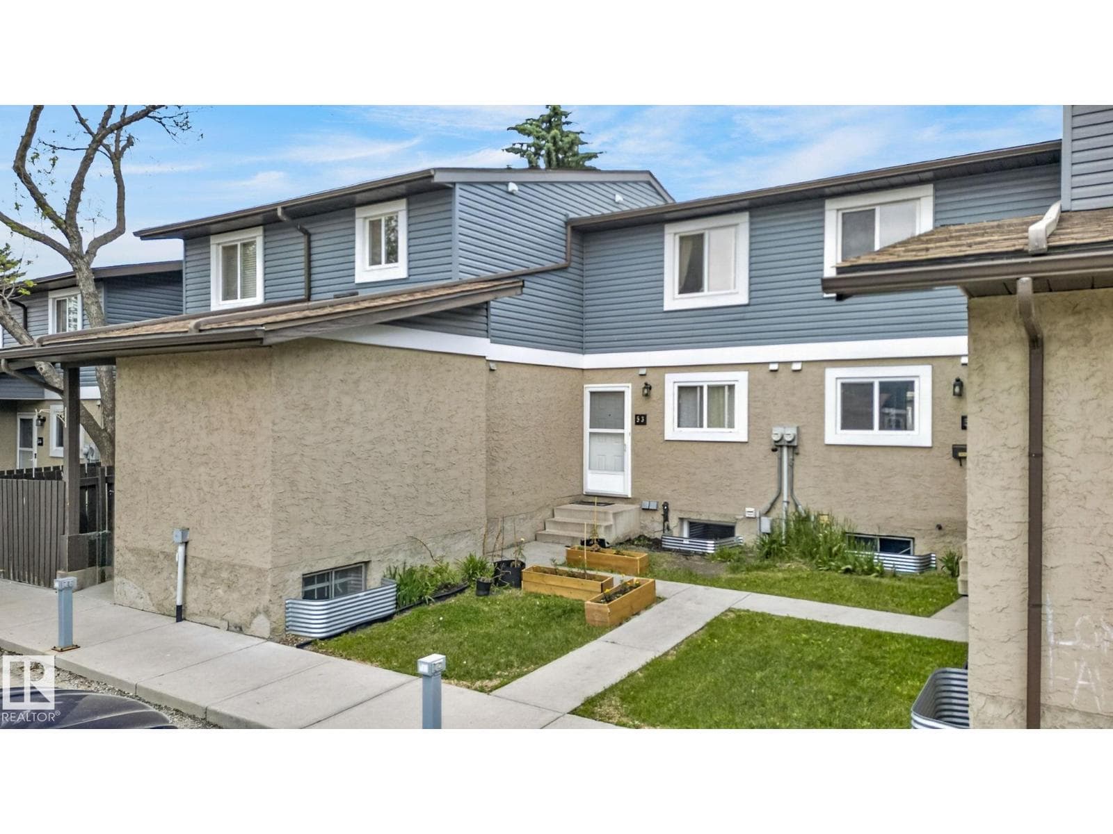 #53 7604 29 AV NW