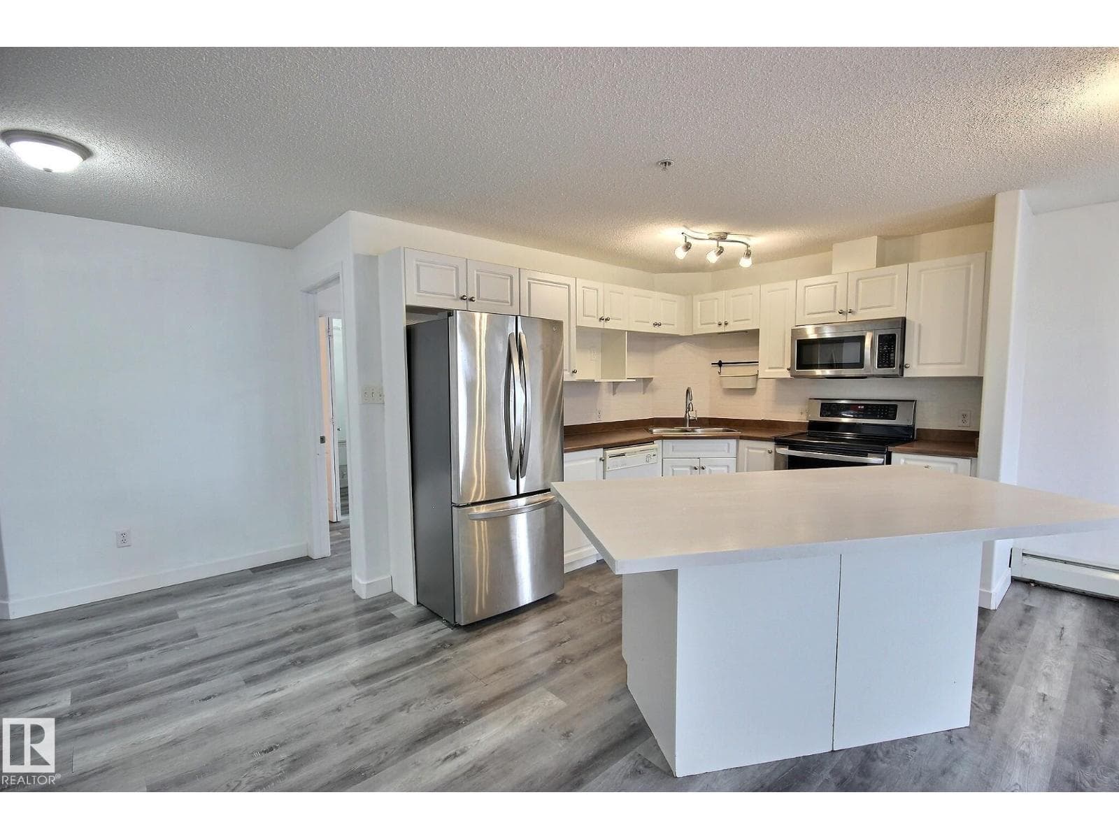 #222 111 EDWARDS DR SW