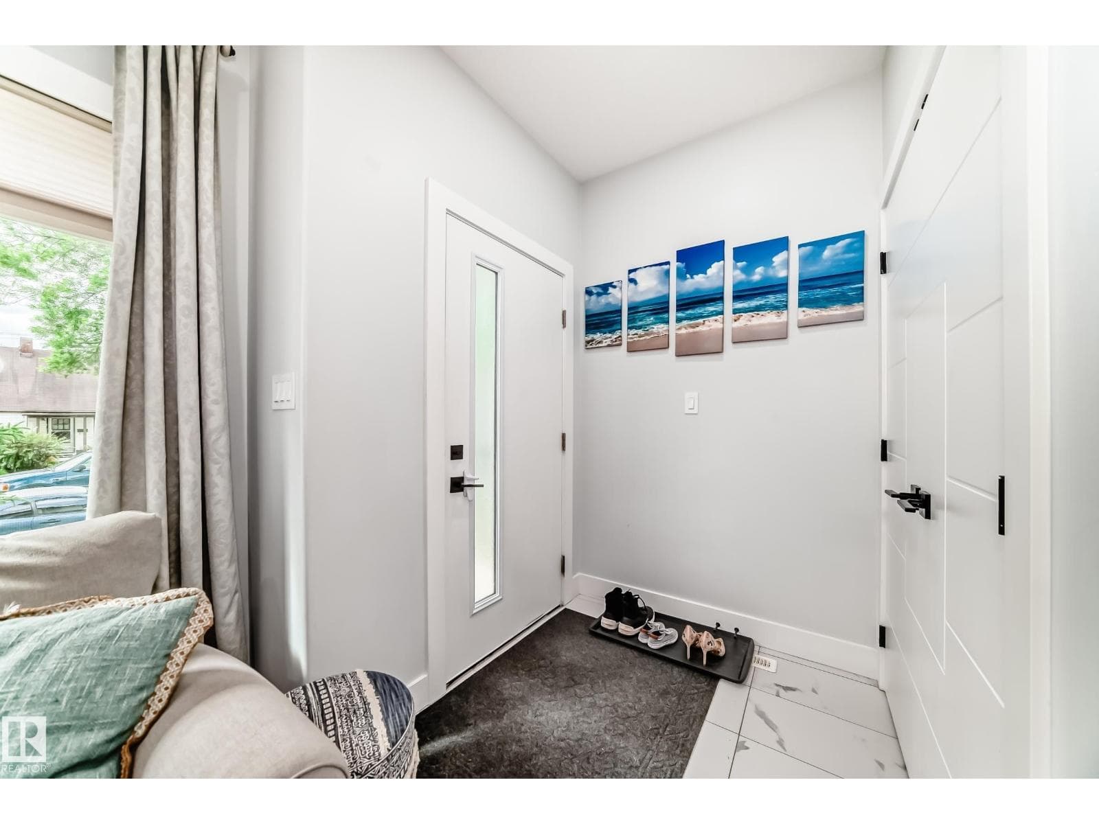 9830 73 AV NW — photo 3
