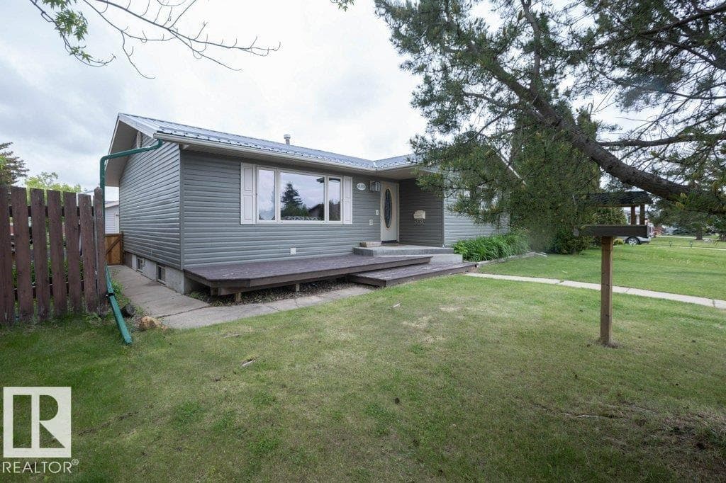 10308 110 AV — photo 3