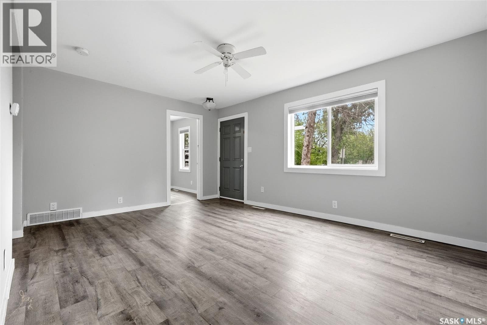922 Athol STREET — photo 5