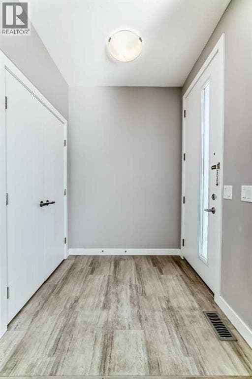 111 Redstone Crescent NE — photo 5