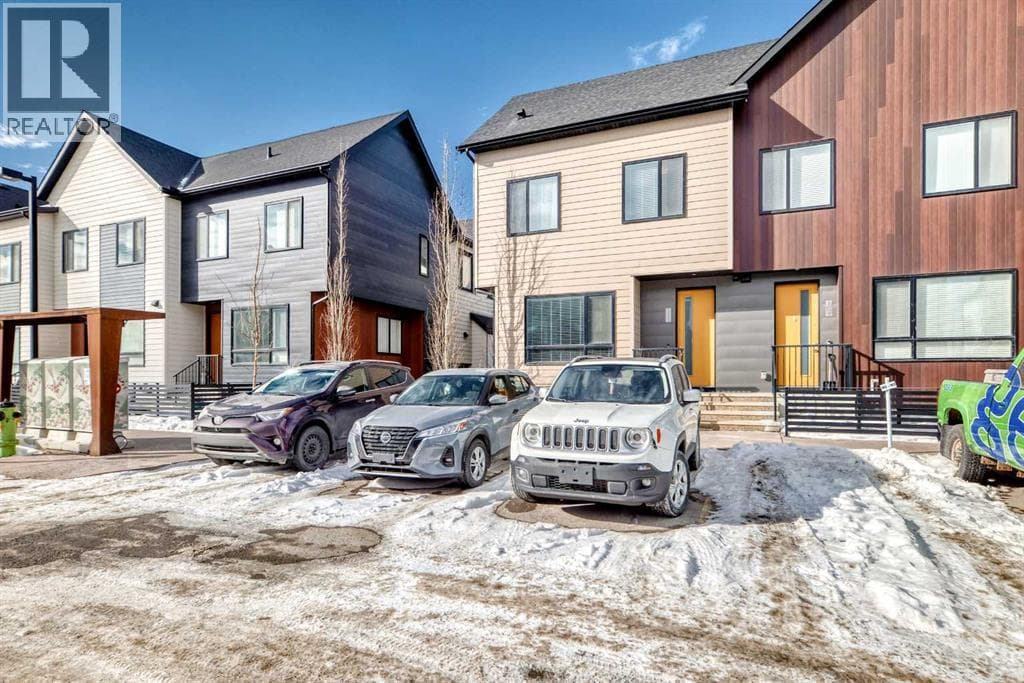 111 Redstone Crescent NE — photo 3