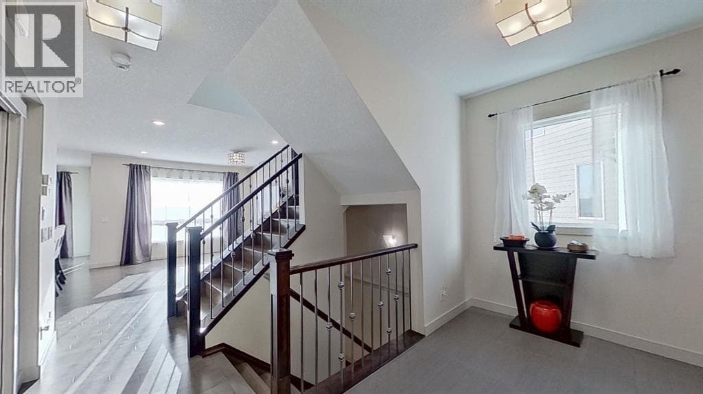 78 Cranarch View SE — photo 2