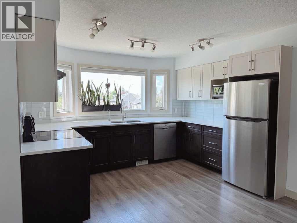 128 Strathcona Circle — photo 2