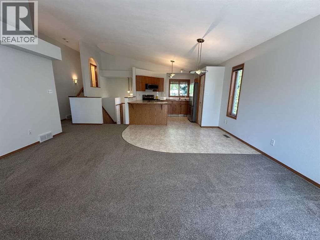 252 Red Crow Boulevard W — photo 4