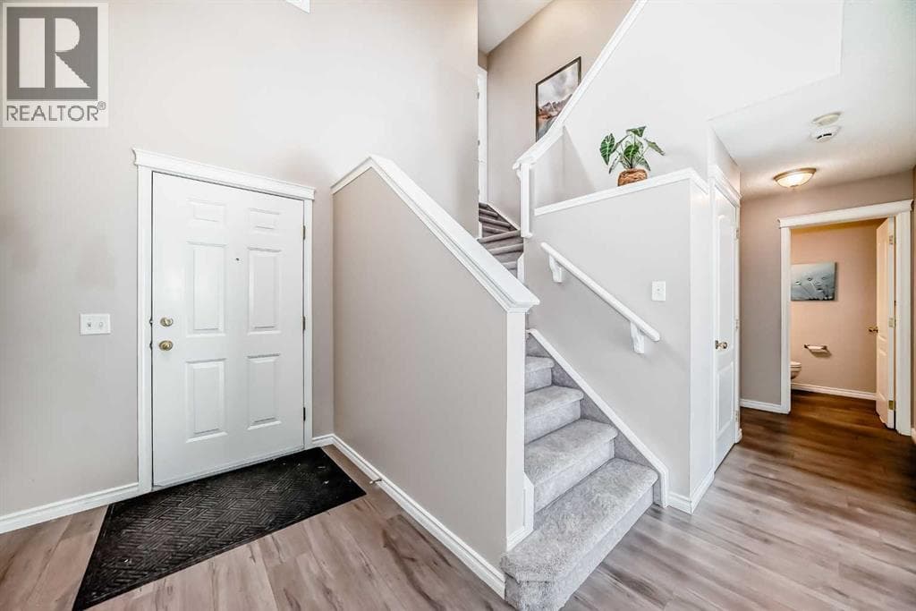 9 Somerside Crescent SW — photo 3