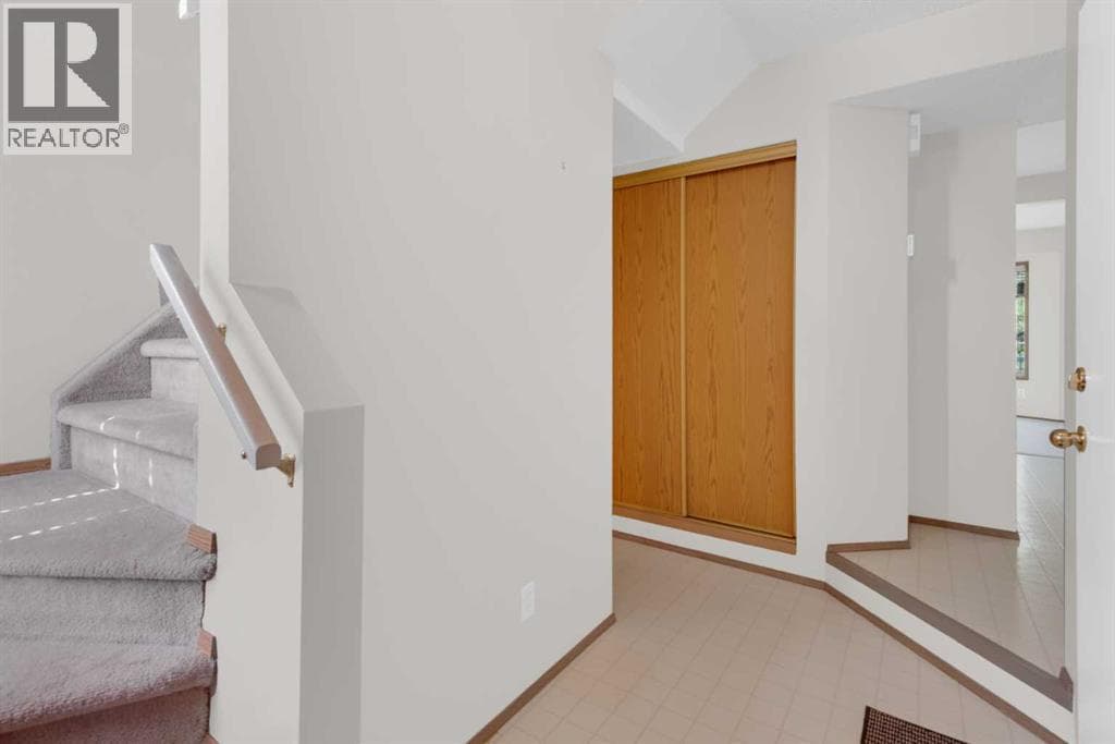 216 Shawinigan Drive SW — photo 3