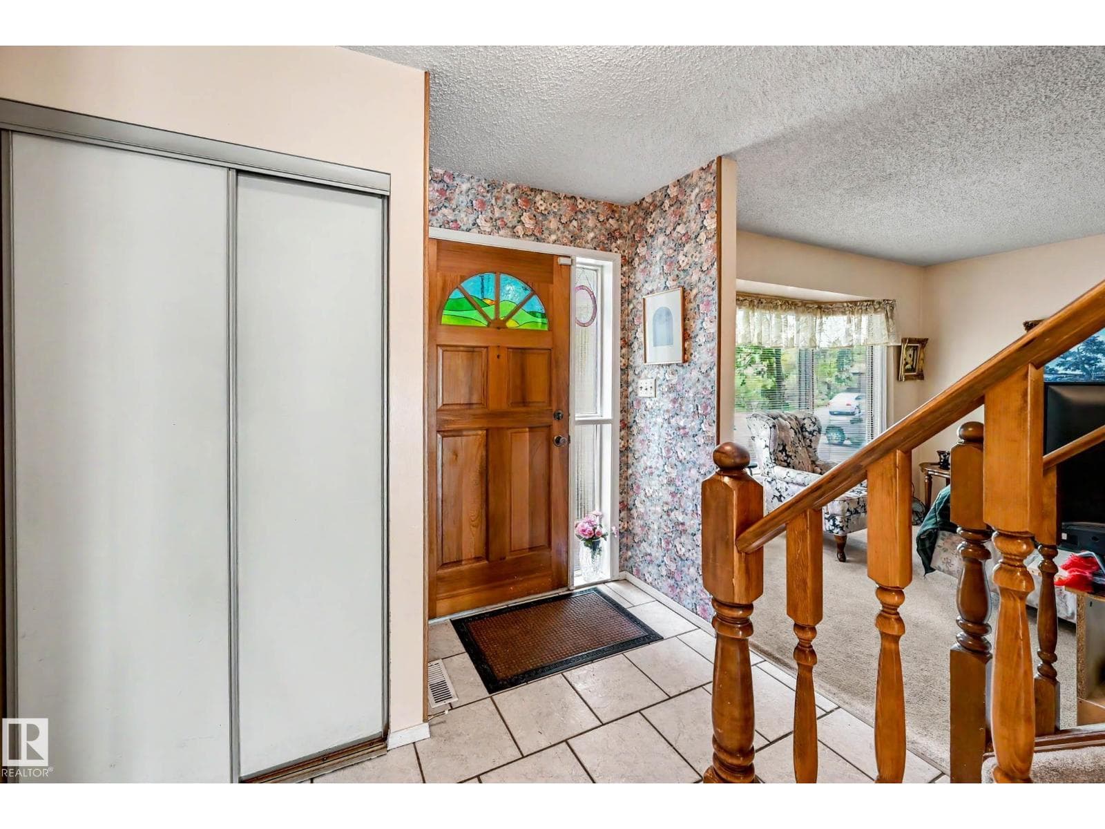 4 WINDERMERE CR — photo 2