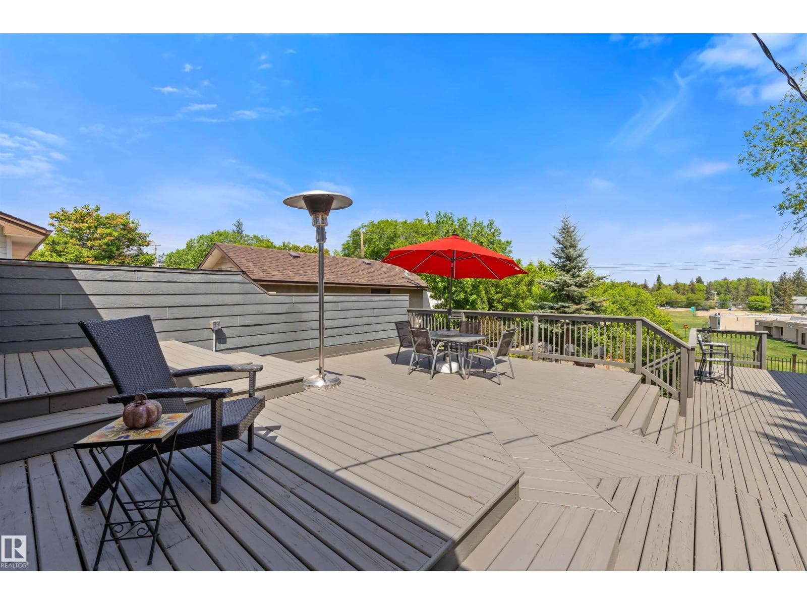 25 MOUNT ROYAL DR — photo 2