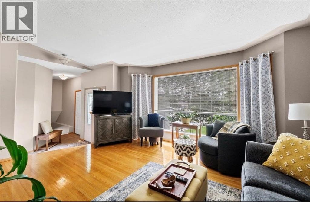 94 Perry Crescent NE — photo 3