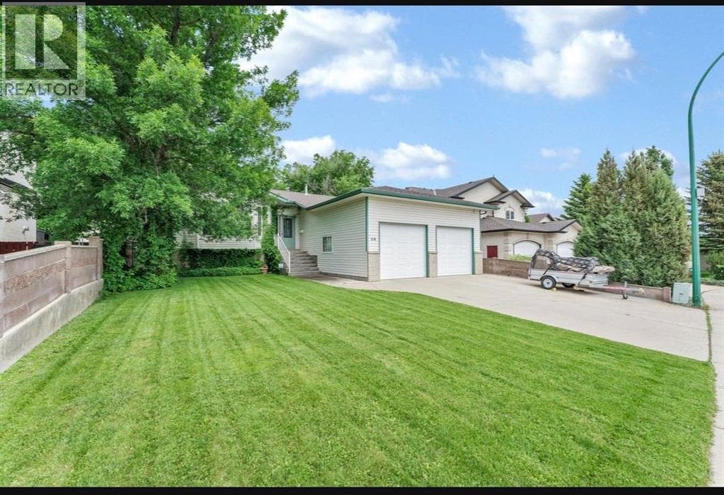 94 Perry Crescent NE — photo 2