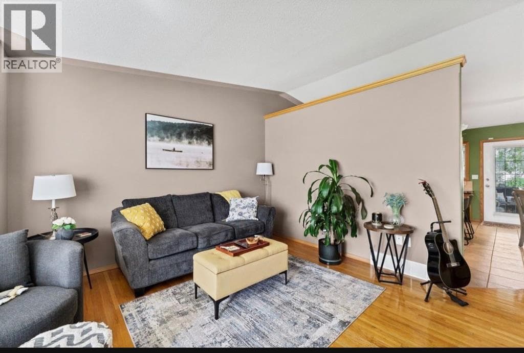 94 Perry Crescent NE — photo 5