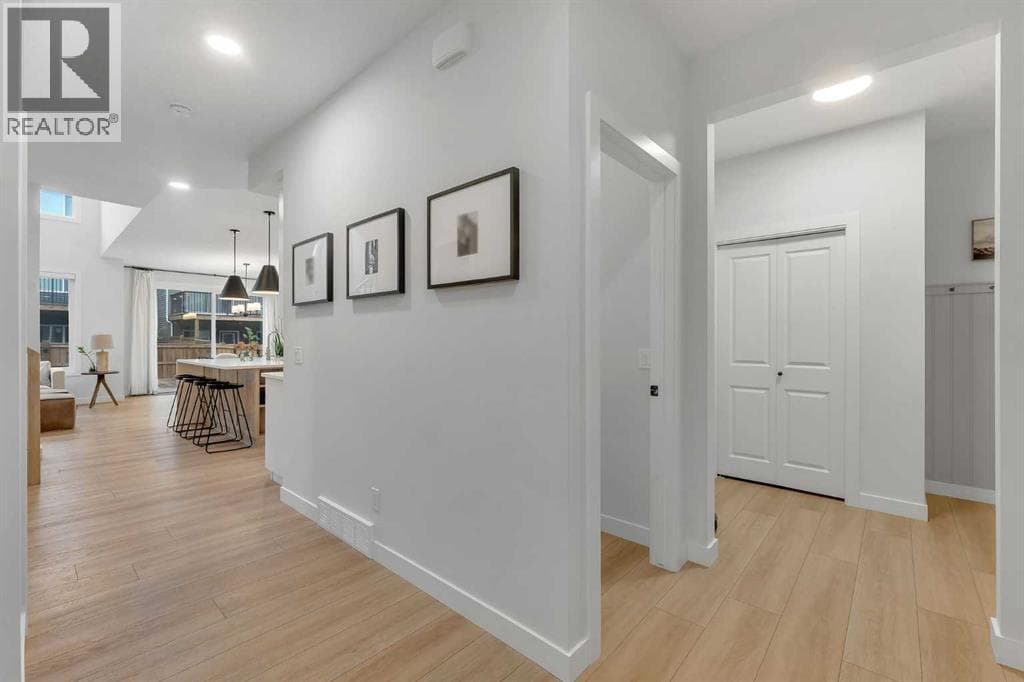 121 Amblehurst Green NW — photo 4