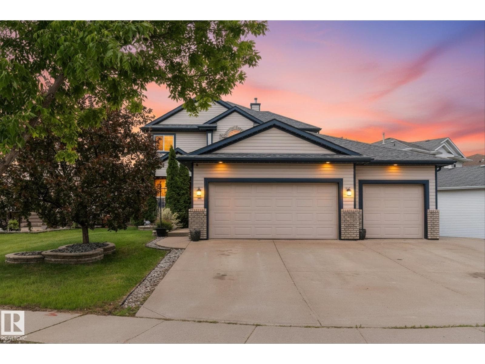 18 WOODBEND WY