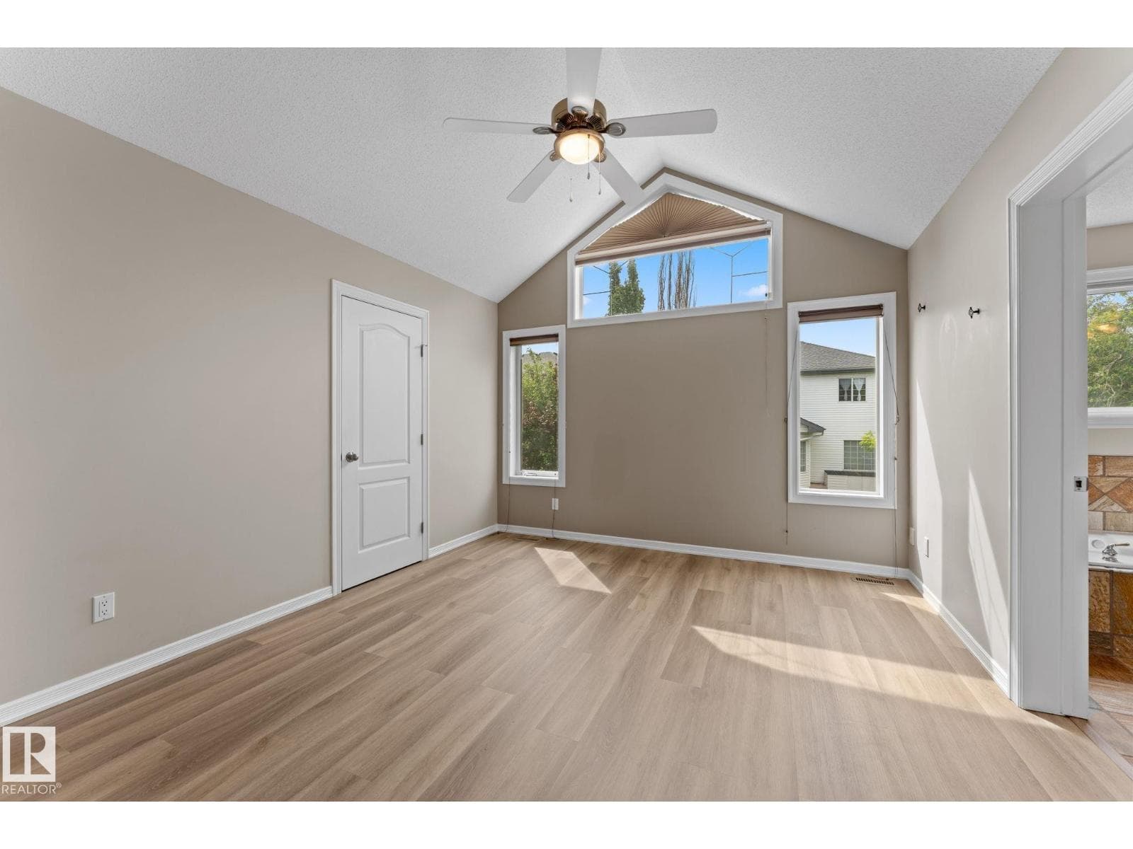 1611 FORBES WY NW — photo 4