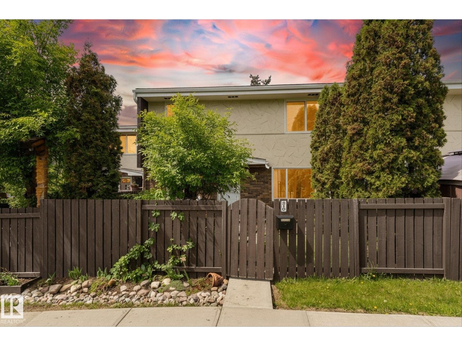 210 ROSELAND VG NW