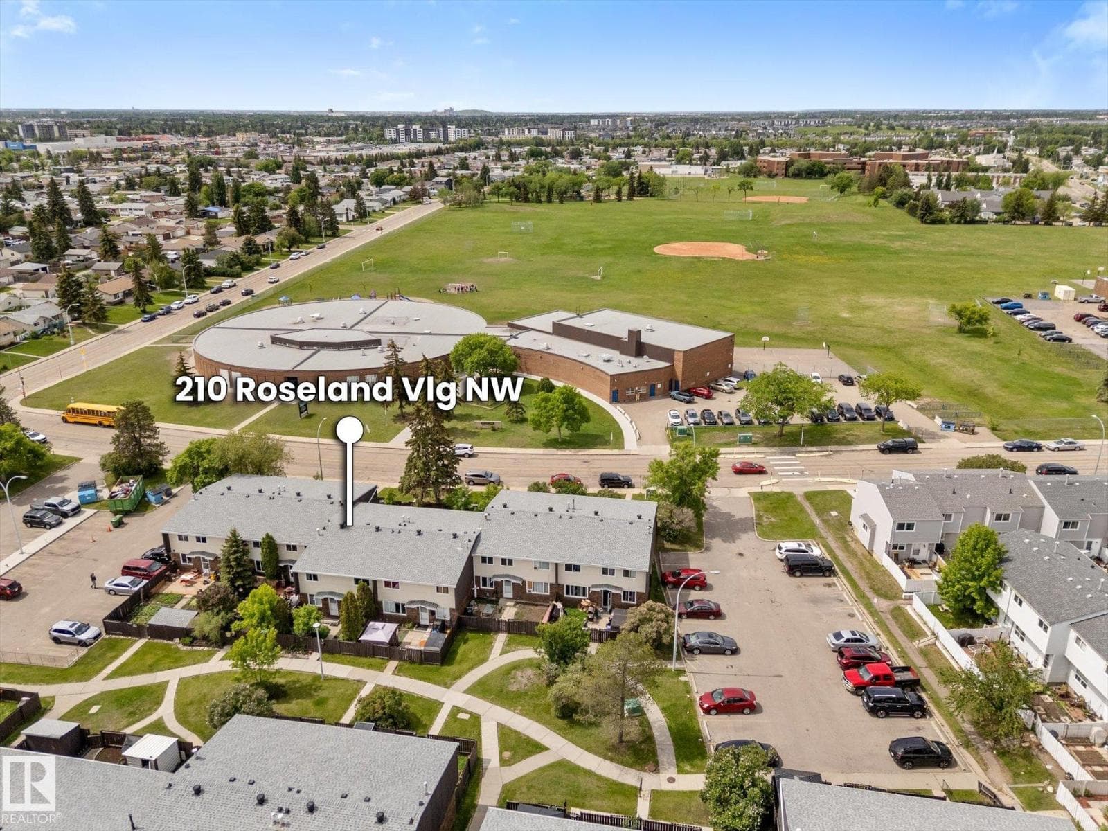 210 ROSELAND VG NW — photo 3