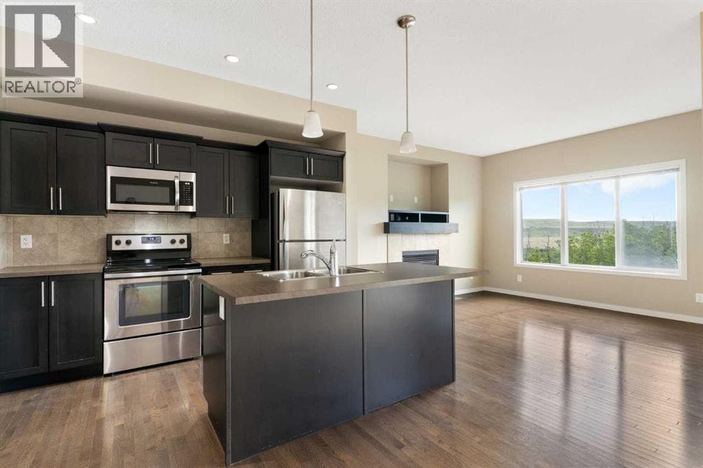 638 River Heights Crescent — photo 3