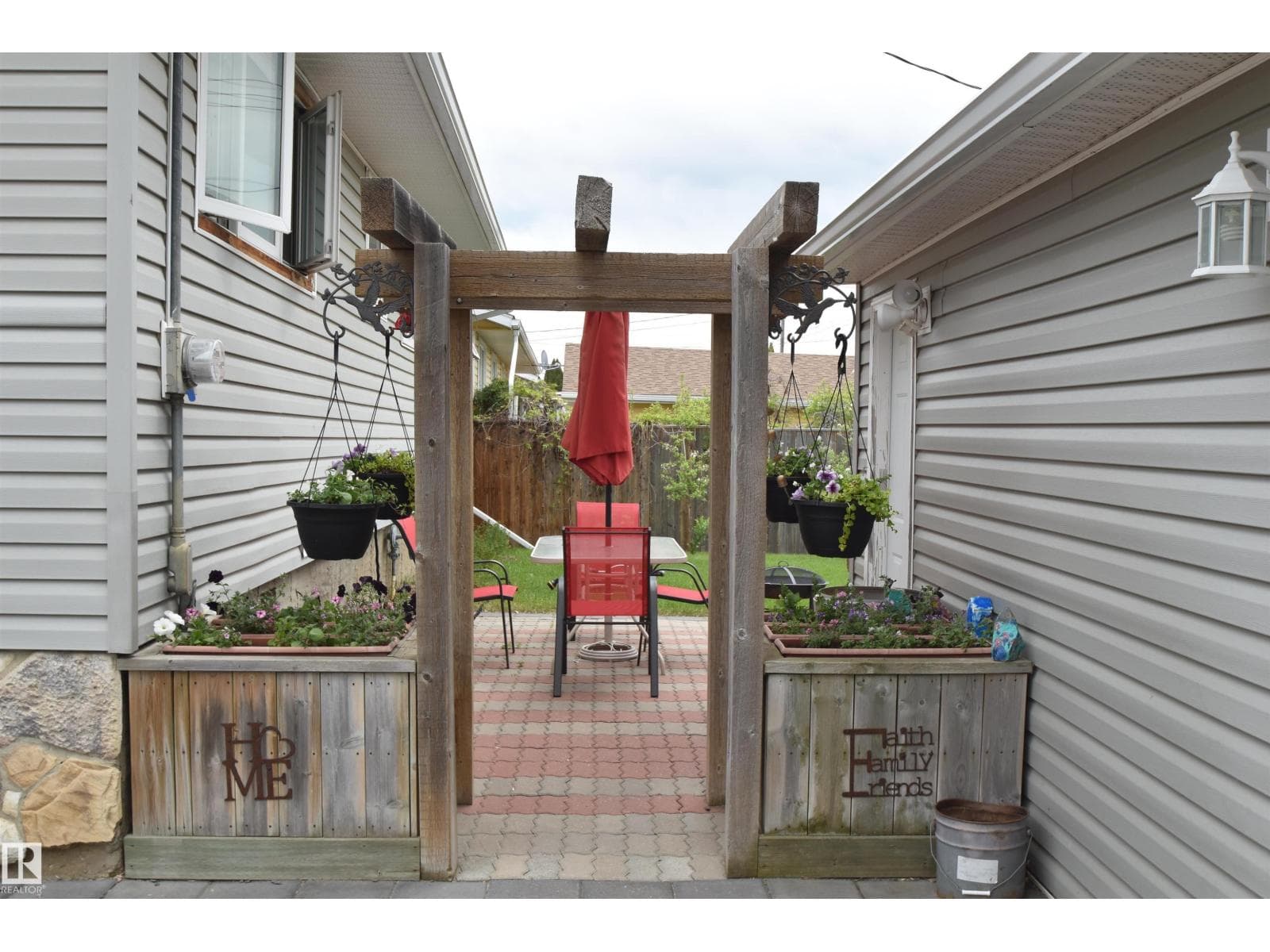 5117 54 AV — photo 4