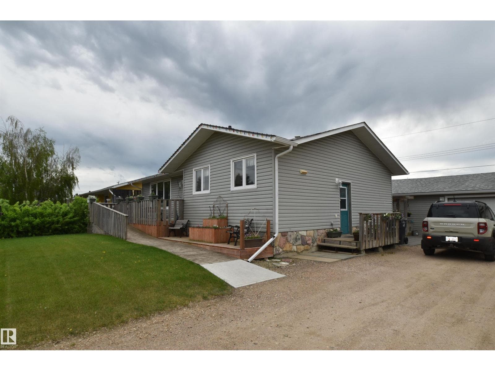 5117 54 AV — photo 2