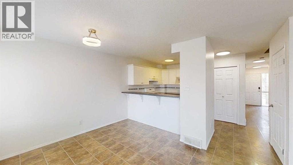 3, 545 Highlands Boulevard W — photo 5