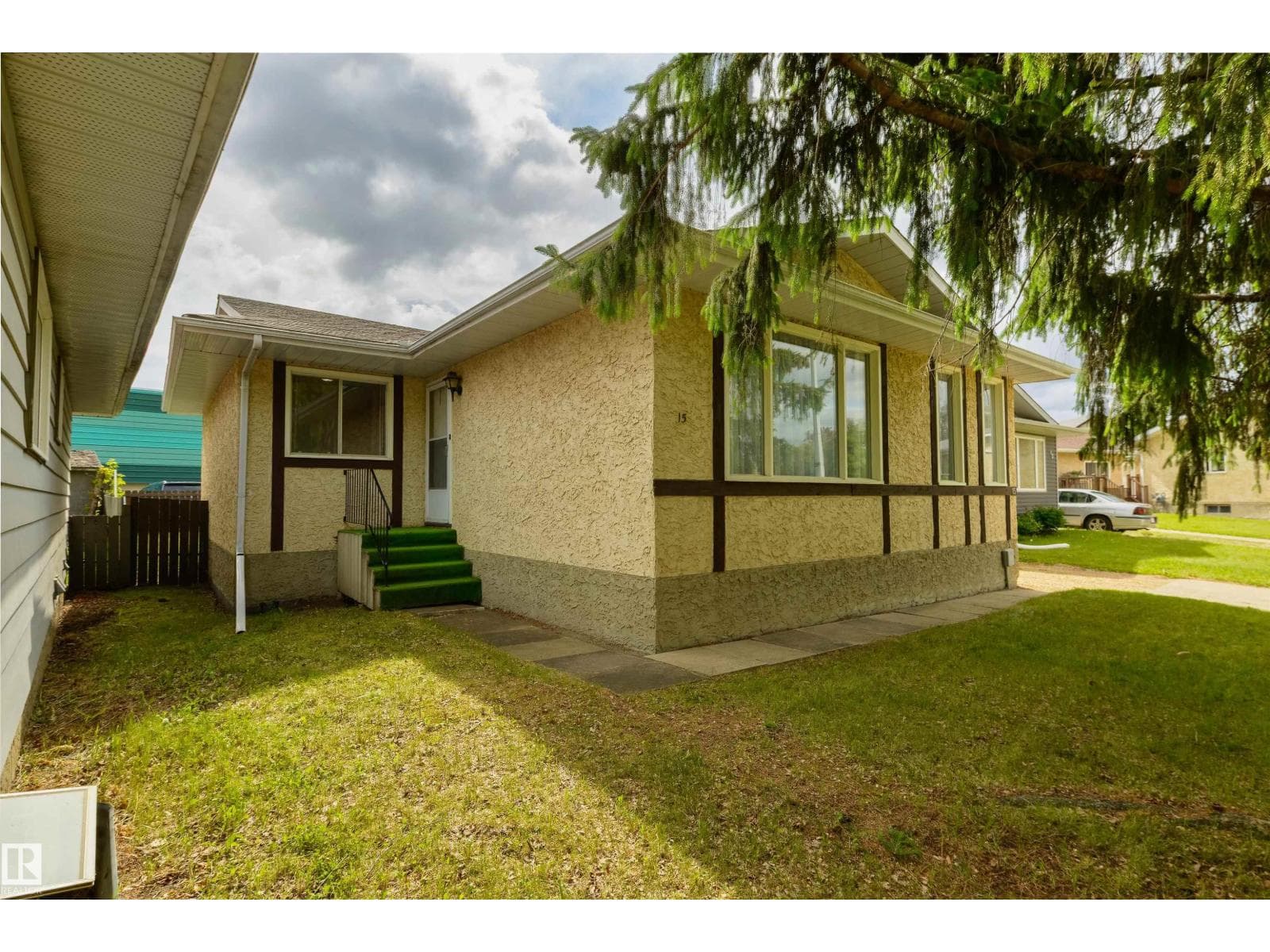15 WEST TERRACE PL
