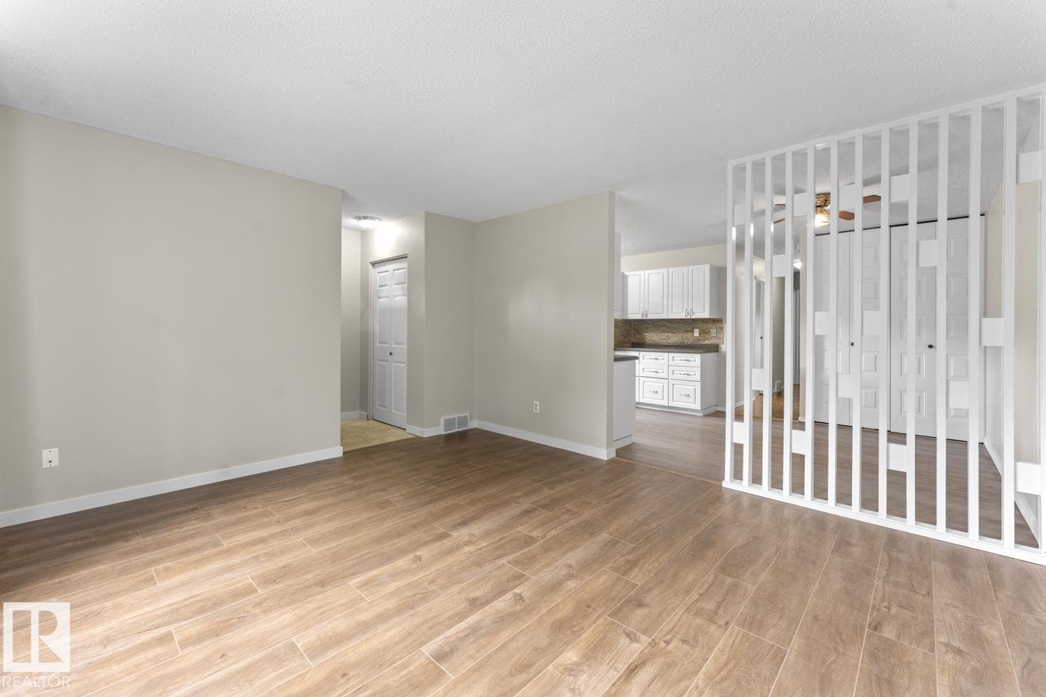 210 22 ST — photo 5