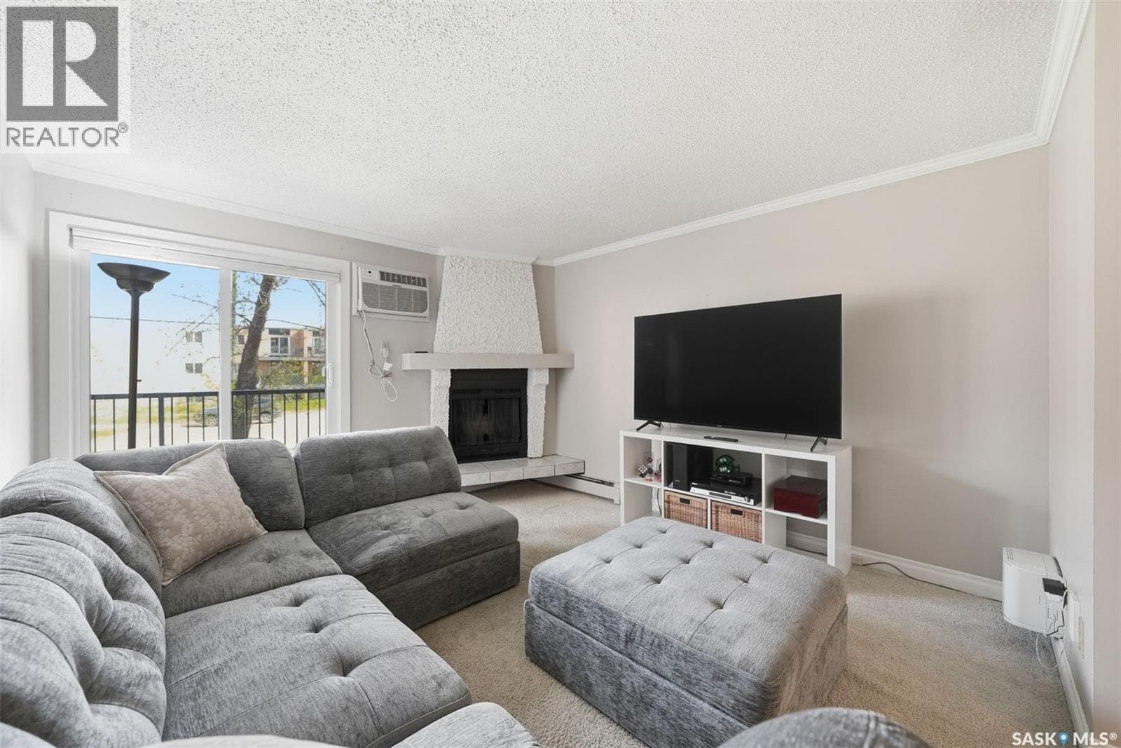 205 139 ST LAWRENCE COURT — photo 2