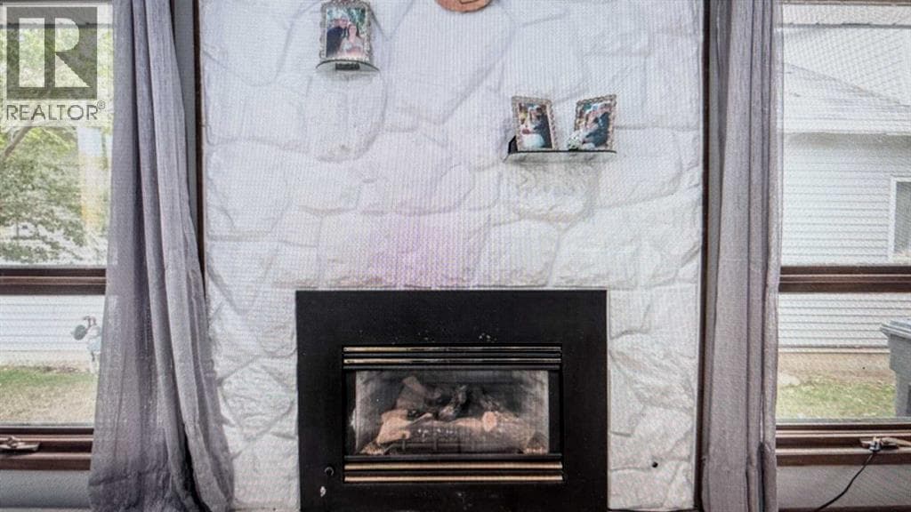 108 2 Street W — photo 3
