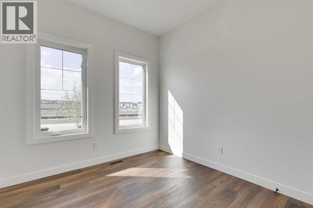 182 Lanark Gate SE — photo 5