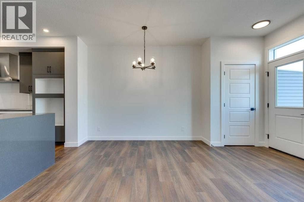182 Lanark Gate SE — photo 4