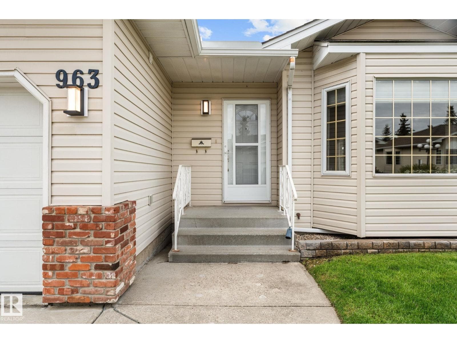 963 YOUVILLE DR W NW — photo 2