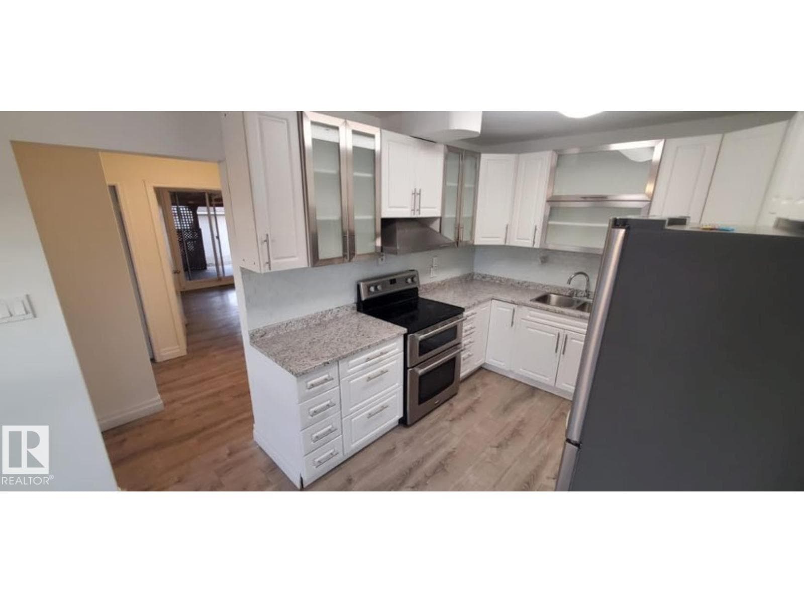 6422 132 AV NW — photo 5