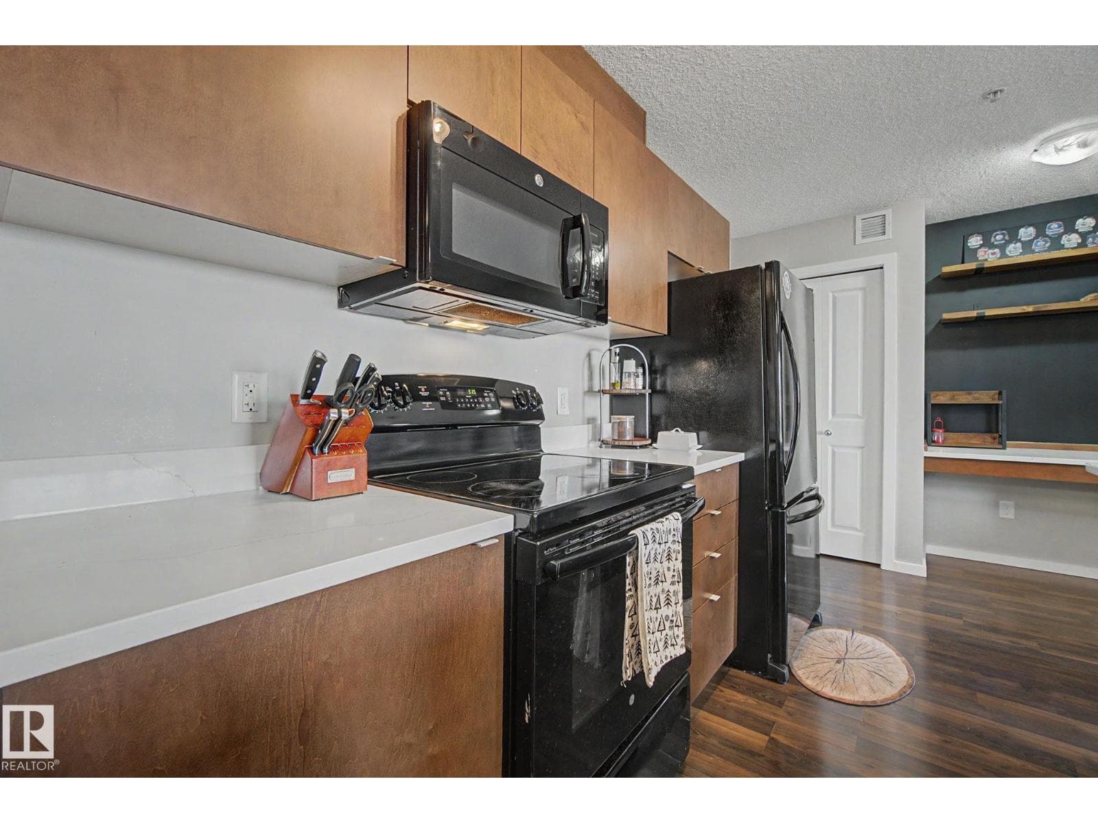 #334 504 ALBANY WY NW — photo 5