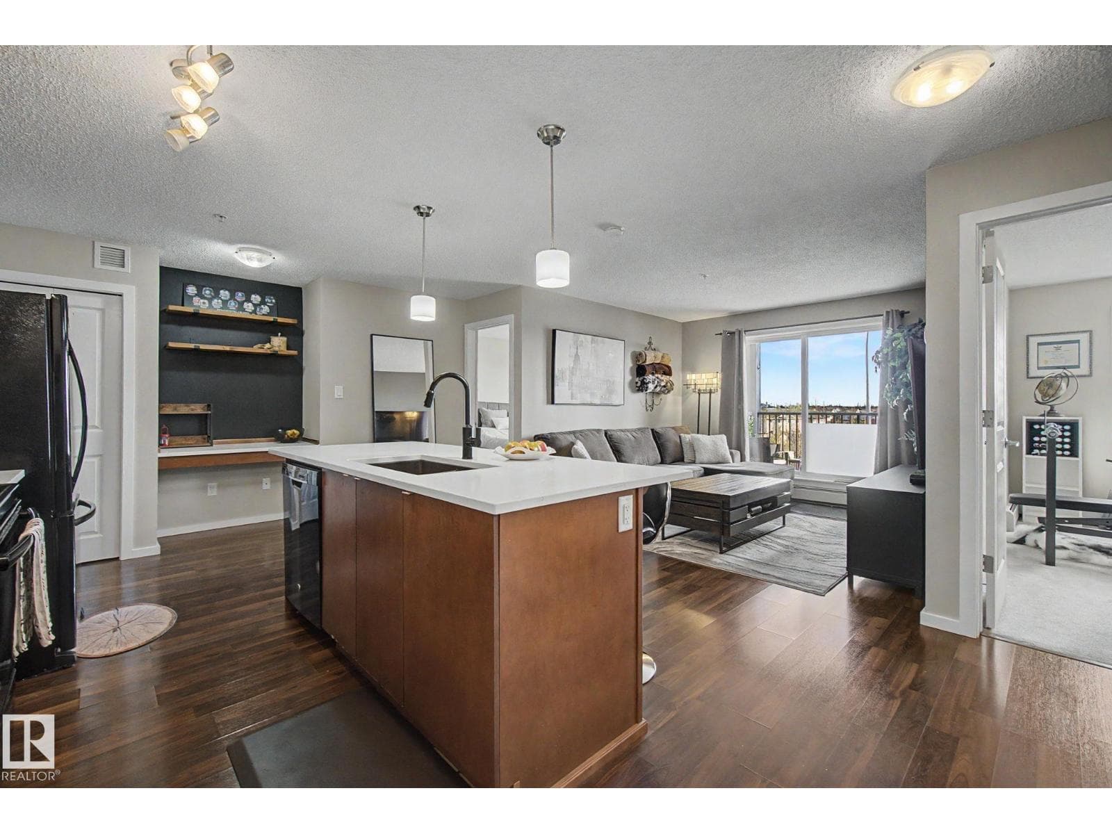 #334 504 ALBANY WY NW