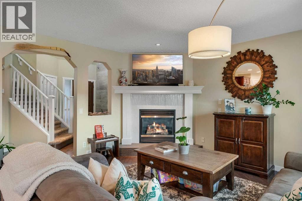 28 Cranwell Crescent SE — photo 4