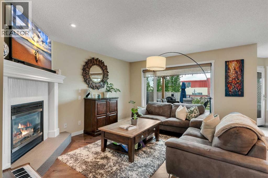 28 Cranwell Crescent SE — photo 5