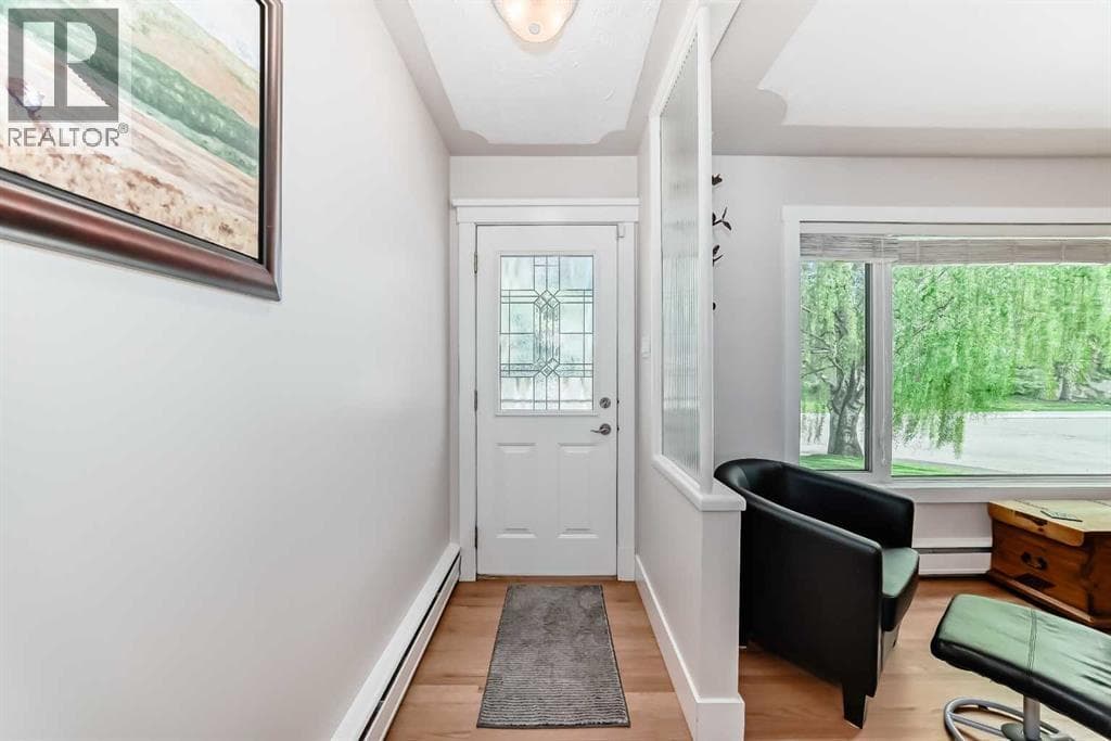 8215 5 Street SW — photo 3