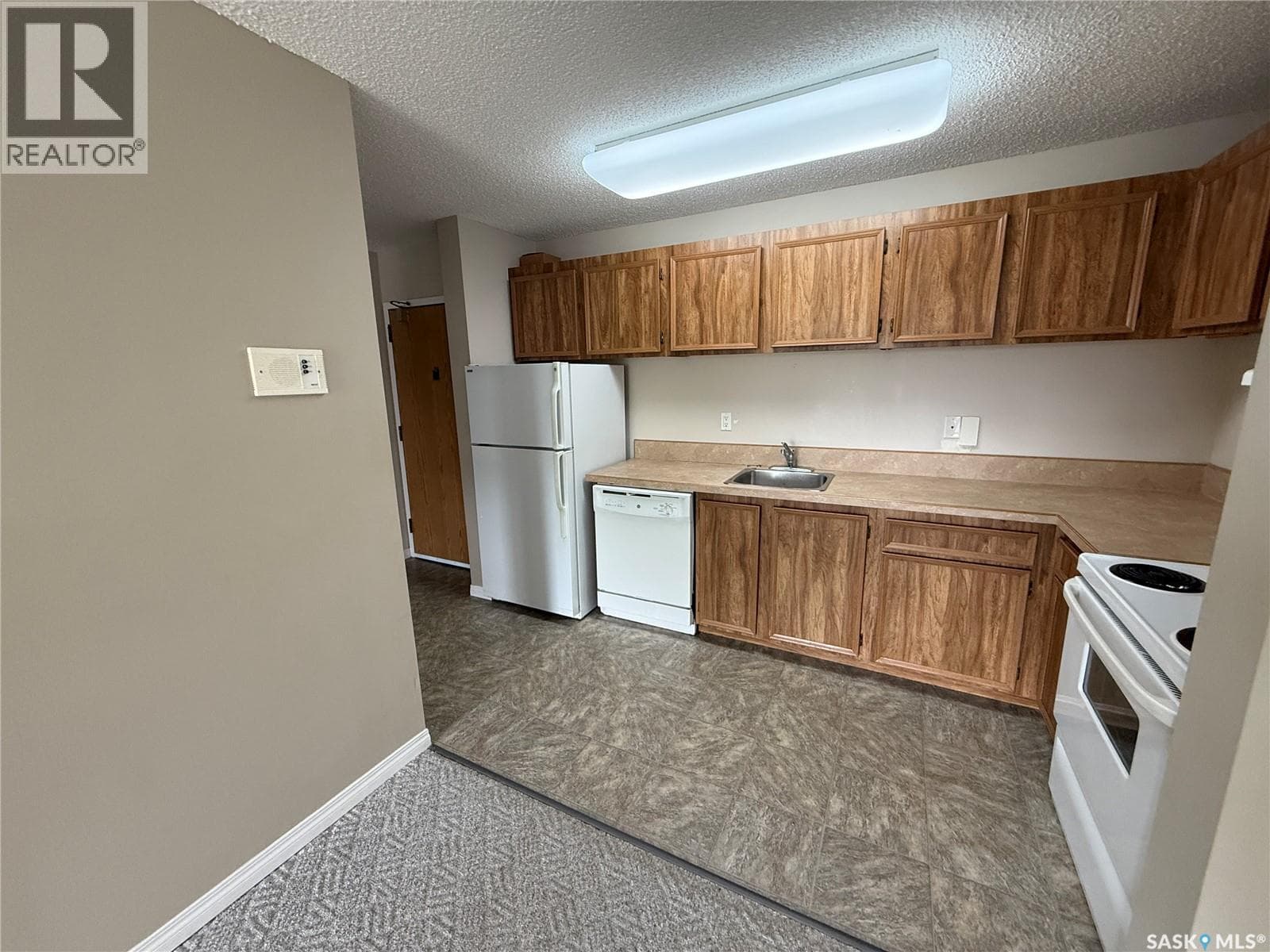 307 1808 Eaglesham AVENUE — photo 3